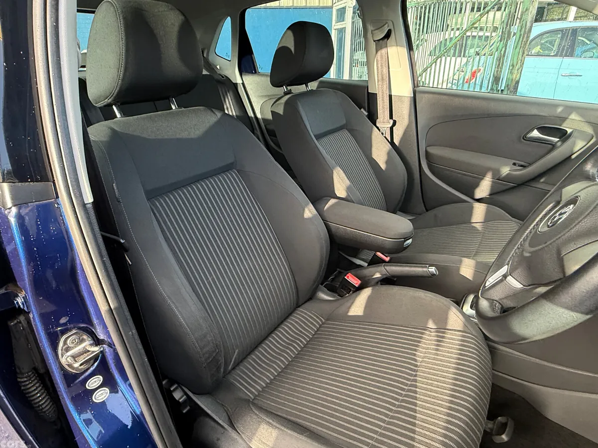 Volkswagen Polo Hatchback, Petrol, 2012, Blue