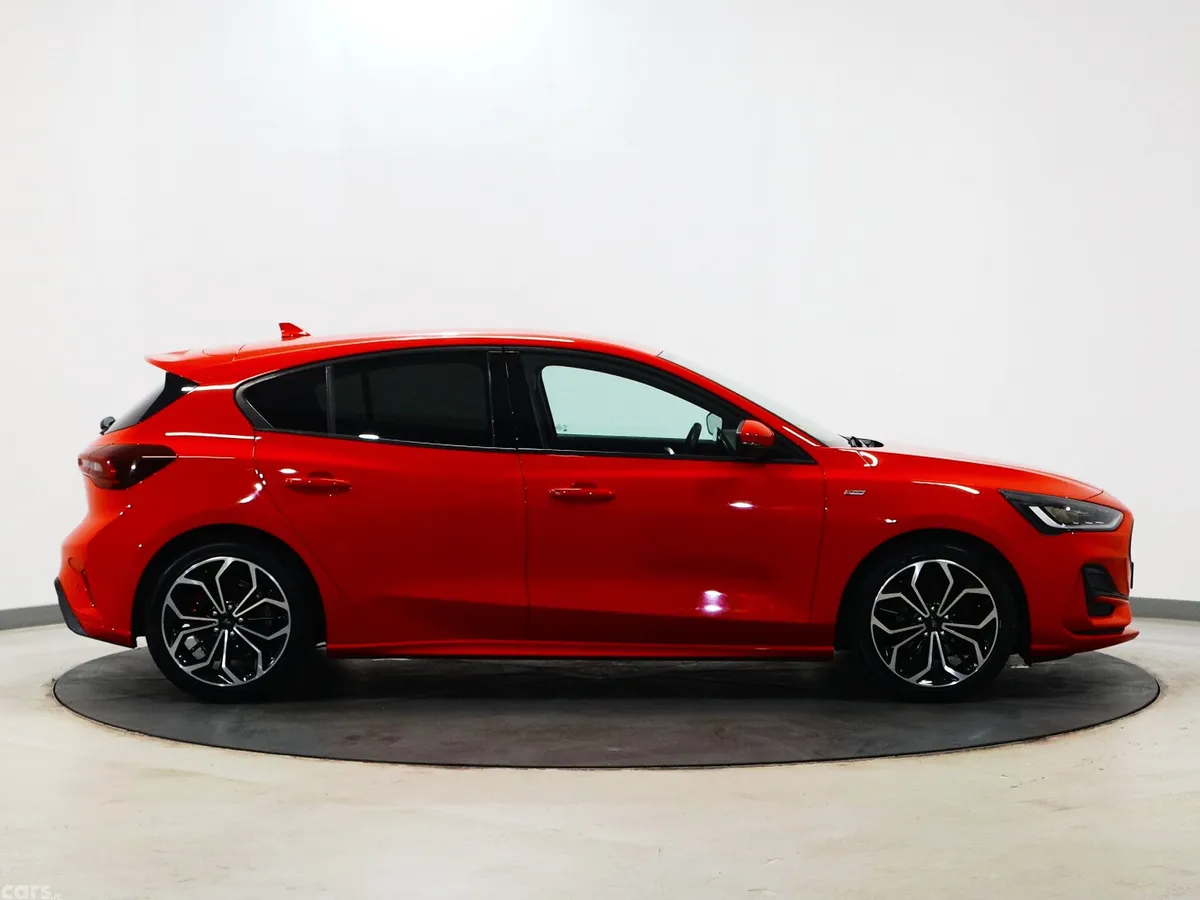 Ford Focus Hatchback, Petrol, 2024, Red