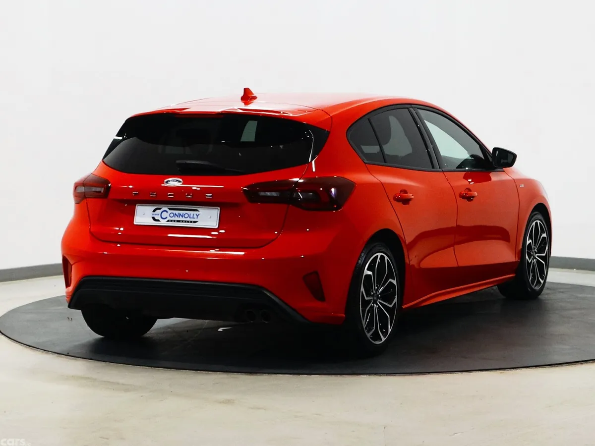 Ford Focus Hatchback, Petrol, 2024, Red