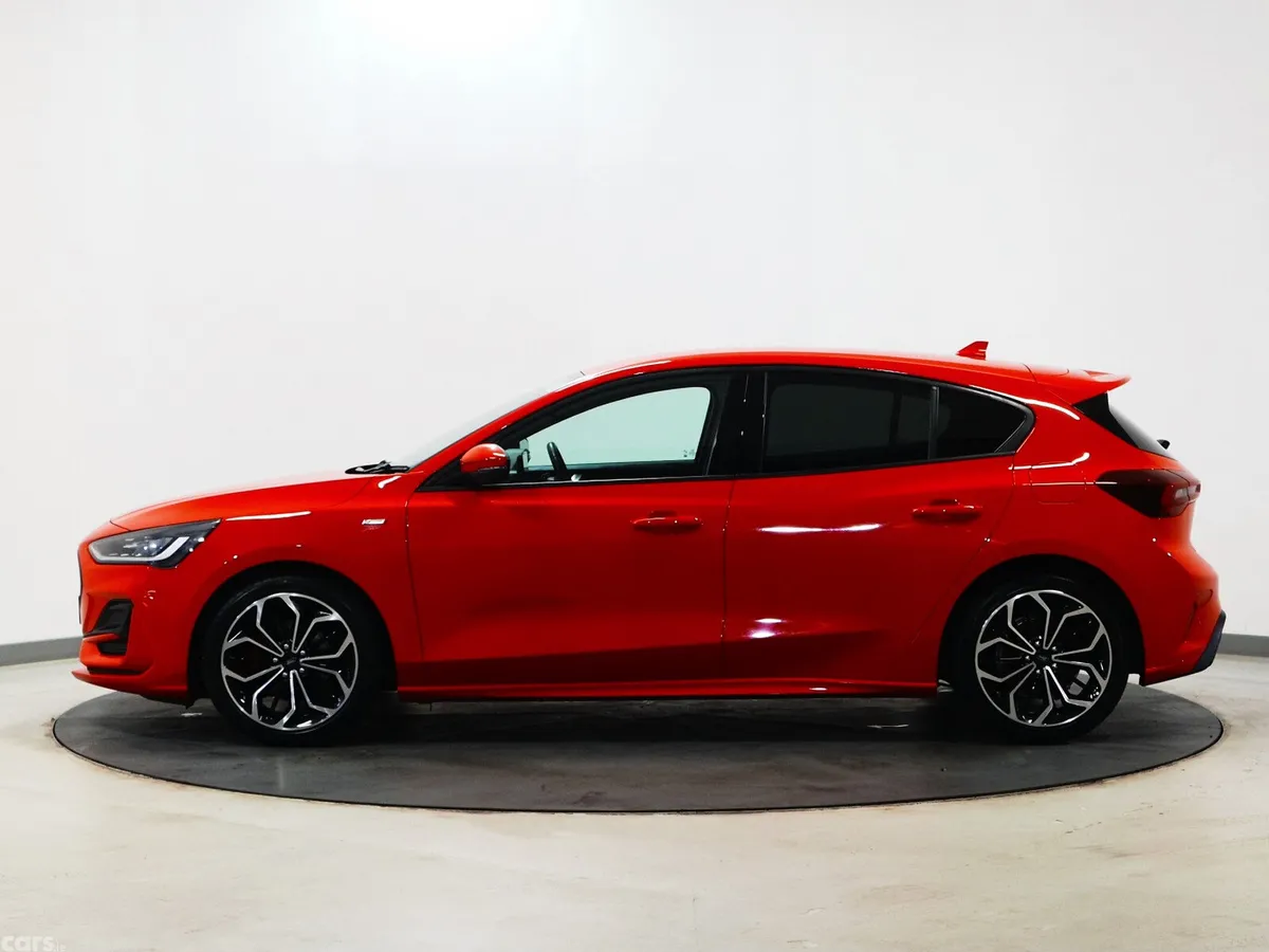 Ford Focus Hatchback, Petrol, 2024, Red