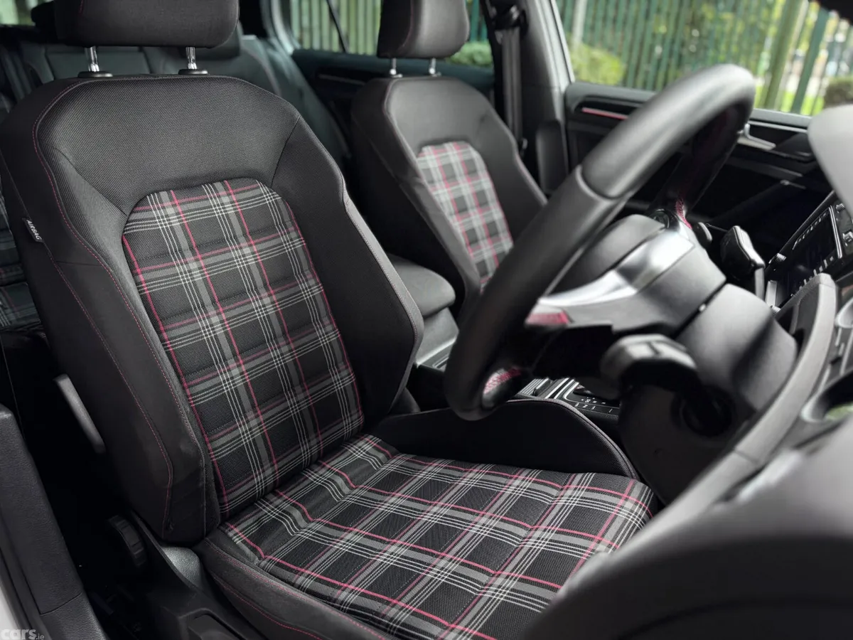 Volkswagen Golf Hatchback, Petrol, 2014, White