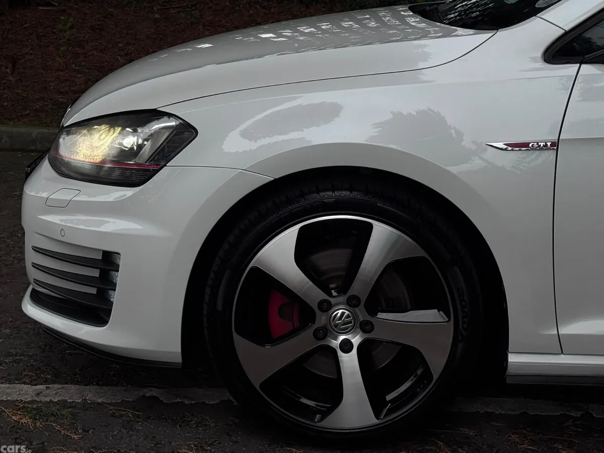 Volkswagen Golf Hatchback, Petrol, 2014, White