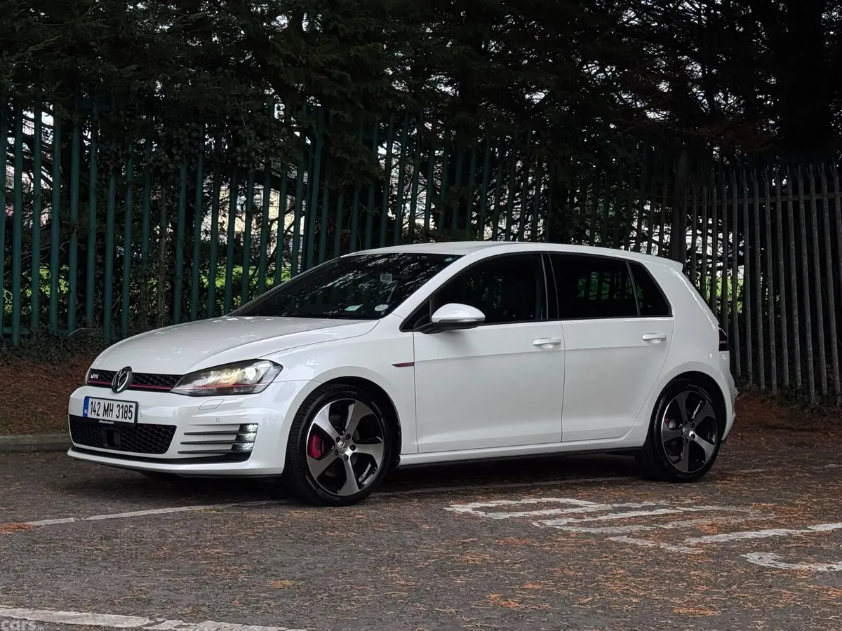 Volkswagen Golf Hatchback, Petrol, 2014, White