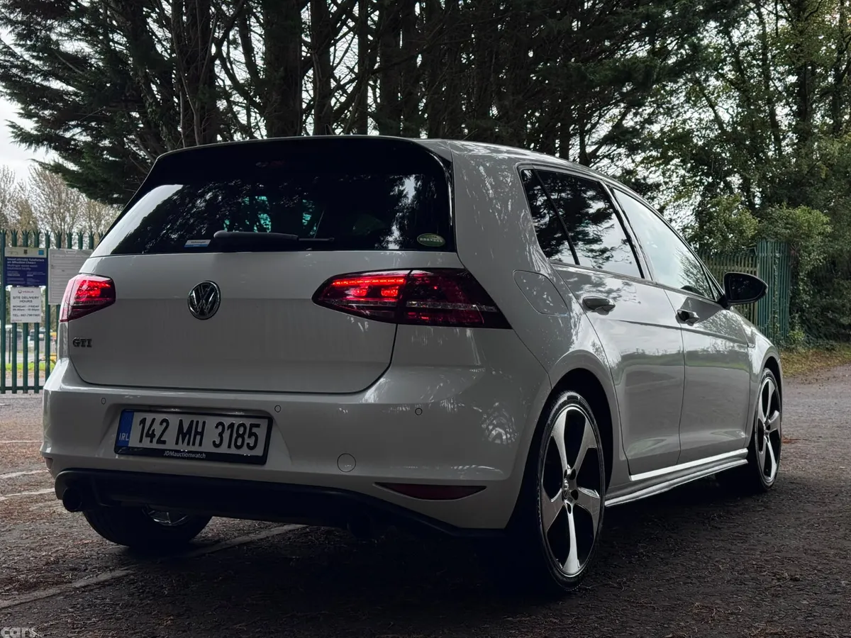 Volkswagen Golf Hatchback, Petrol, 2014, White