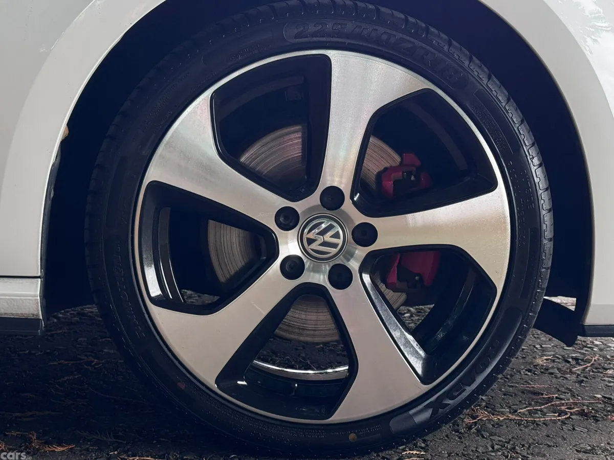 Volkswagen Golf Hatchback, Petrol, 2014, White
