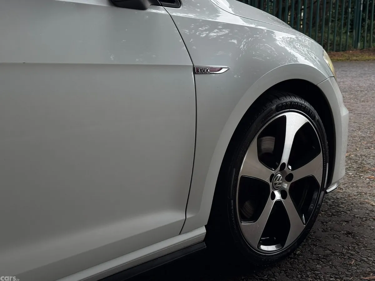Volkswagen Golf Hatchback, Petrol, 2014, White