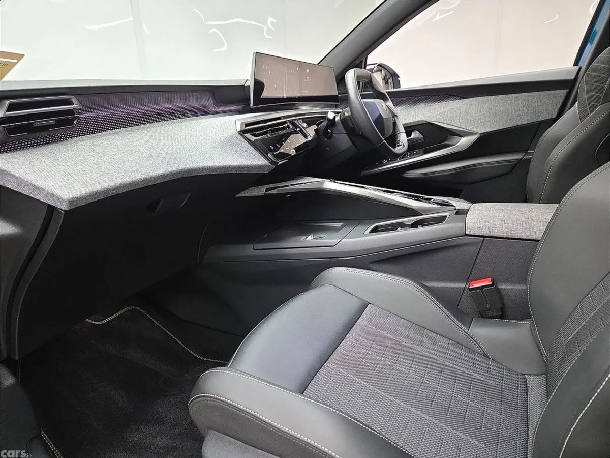 Peugeot 5008 SUV, Electric, 2025, Blue