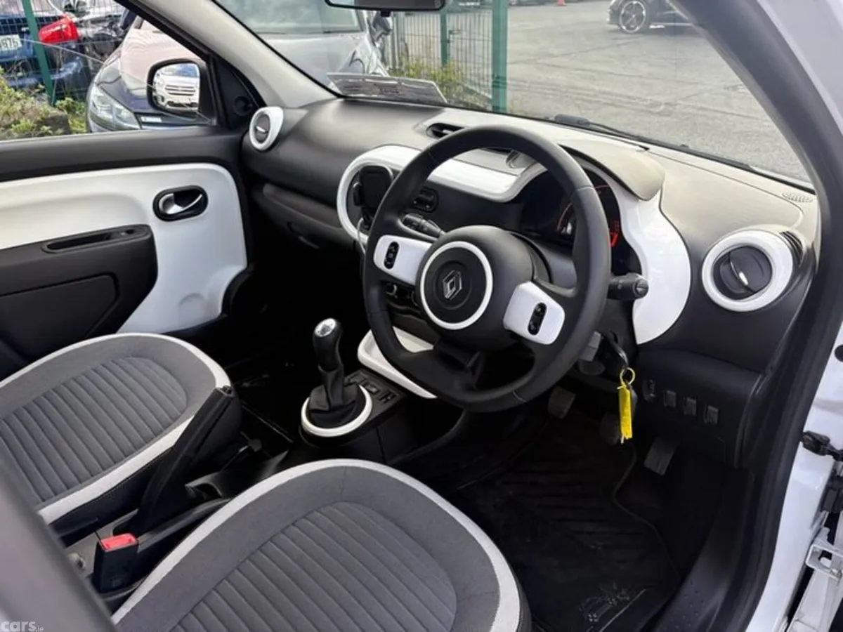 Renault Twingo Hatchback, Petrol, 2017, White