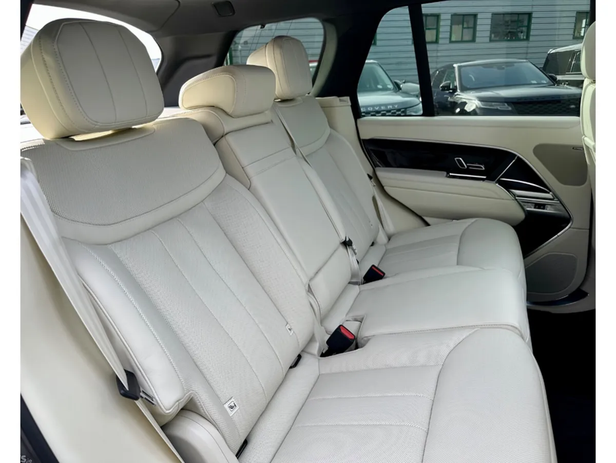 Land Rover Range Rover SUV, Petrol Plug-in Hybrid, 2026, Green