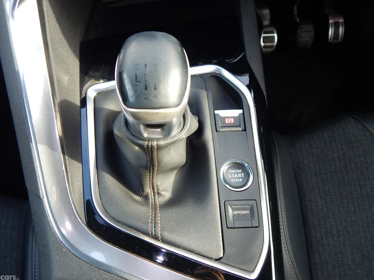 Peugeot 5008 MPV, Diesel, 2019, White