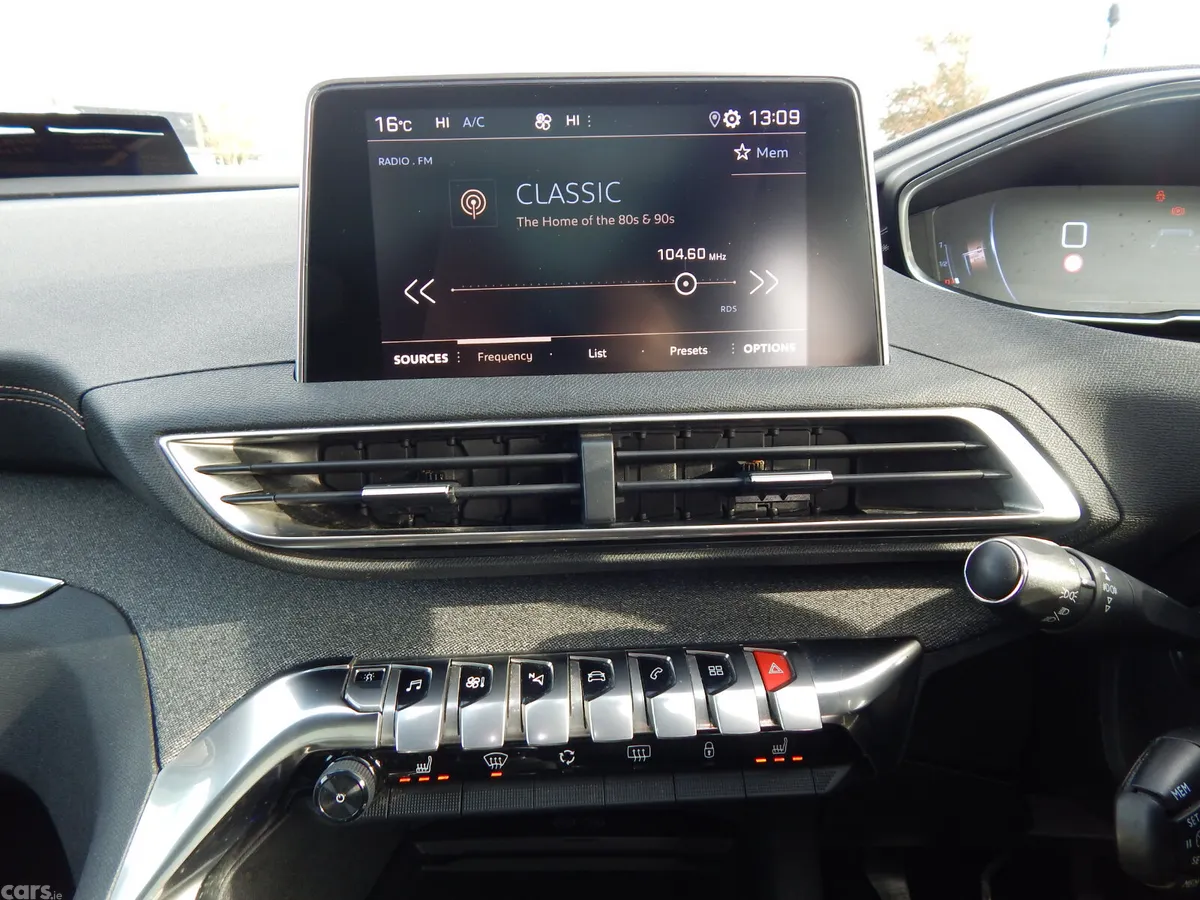 Peugeot 5008 MPV, Diesel, 2019, White