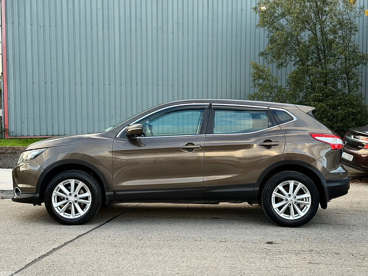 Nissan Qashqai Hatchback, Diesel, 2015, Brown