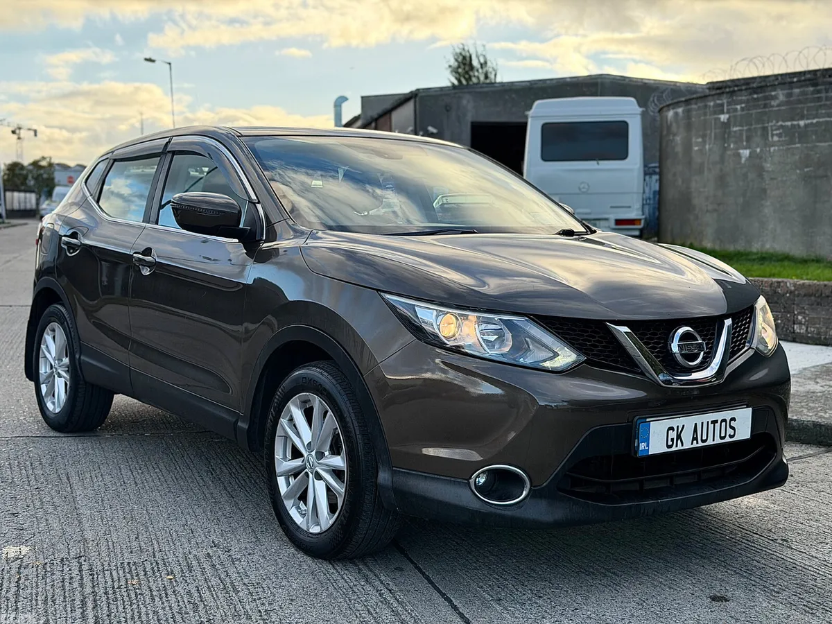 Nissan Qashqai Hatchback, Diesel, 2015, Brown