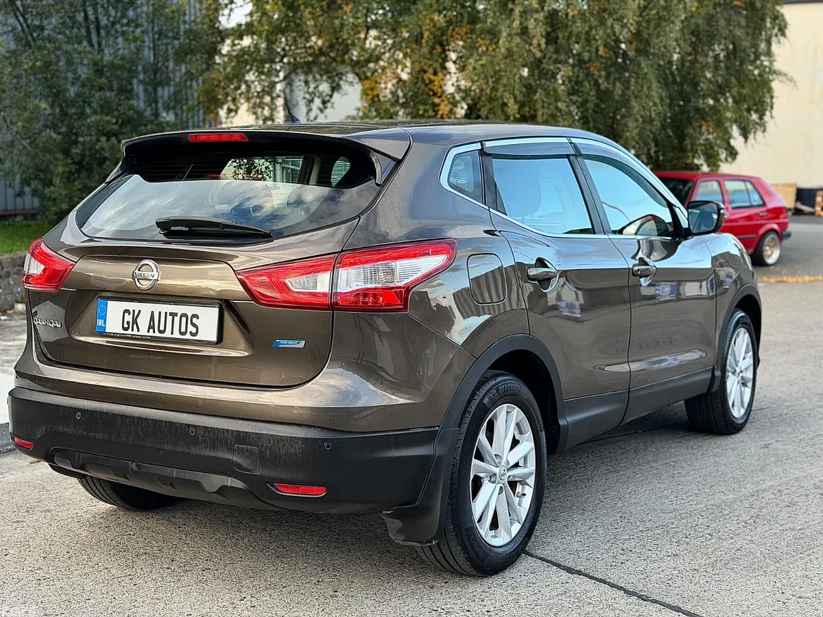 Nissan Qashqai Hatchback, Diesel, 2015, Brown