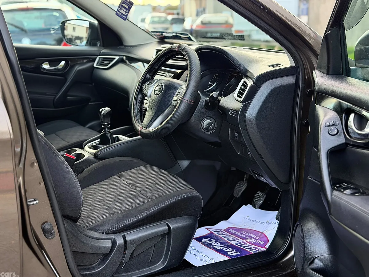Nissan Qashqai Hatchback, Diesel, 2015, Brown