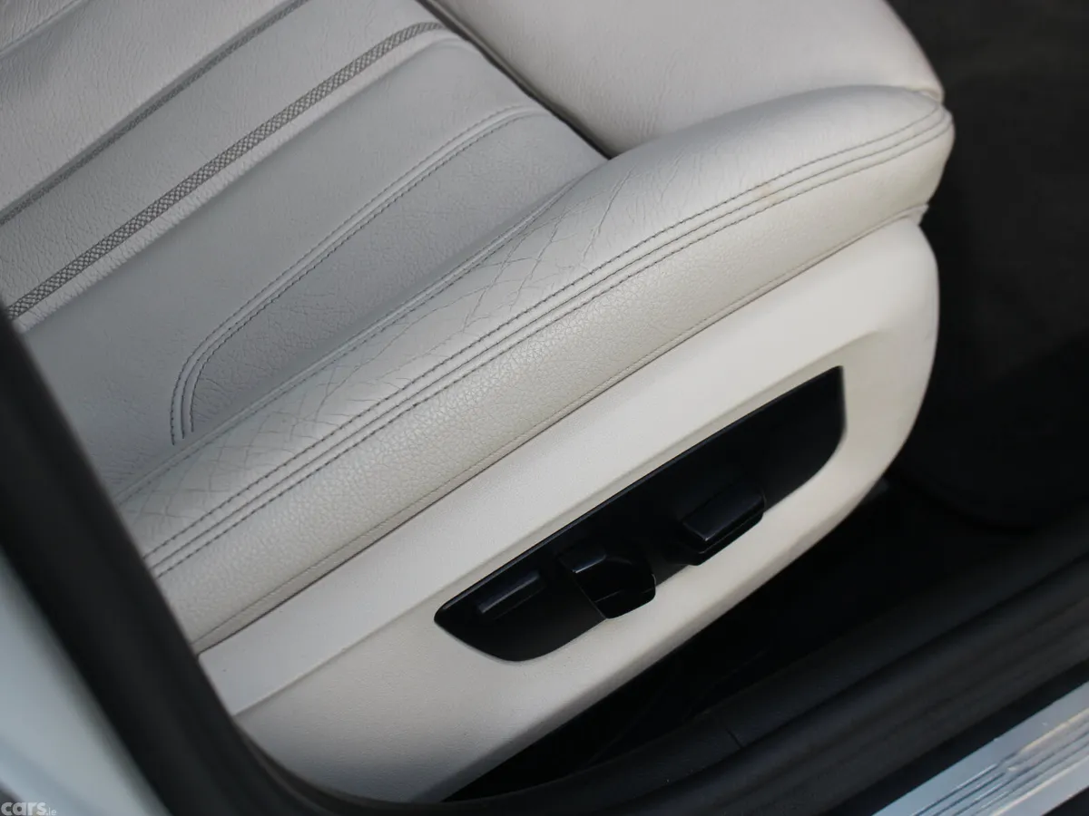BMW 5-Series Saloon, Petrol Plug-in Hybrid, 2019, White