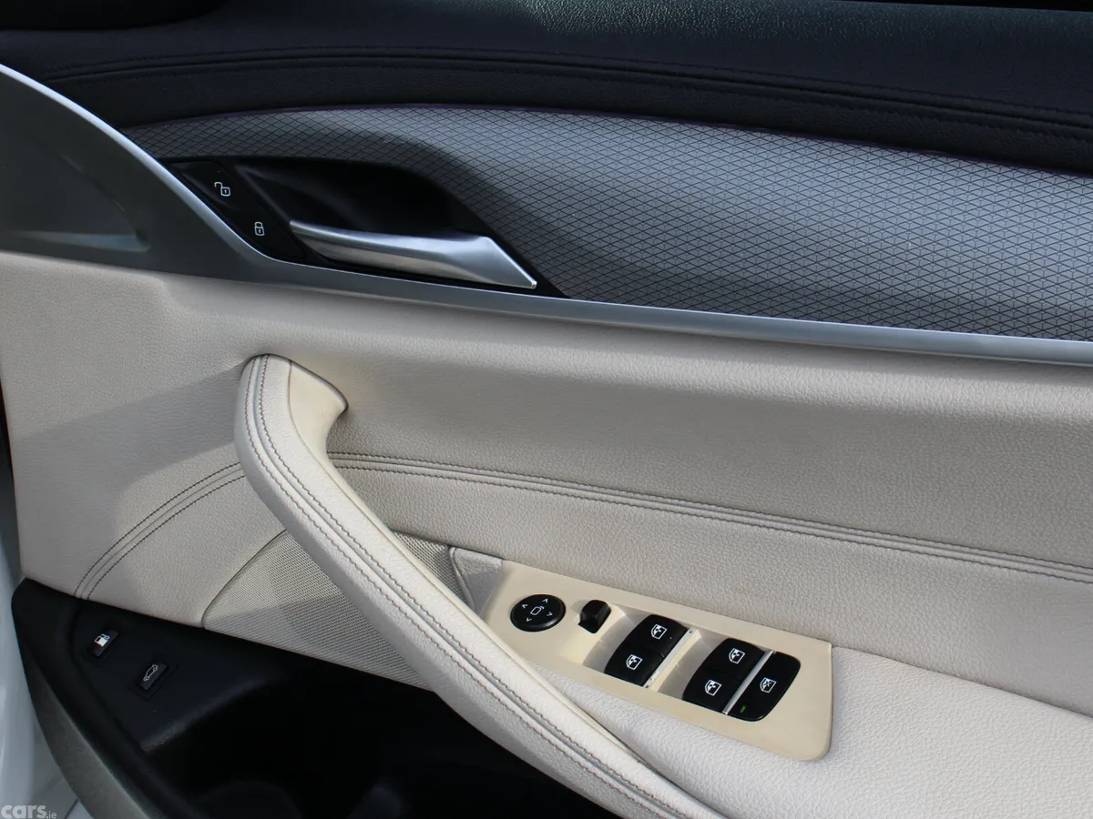 BMW 5-Series Saloon, Petrol Plug-in Hybrid, 2019, White