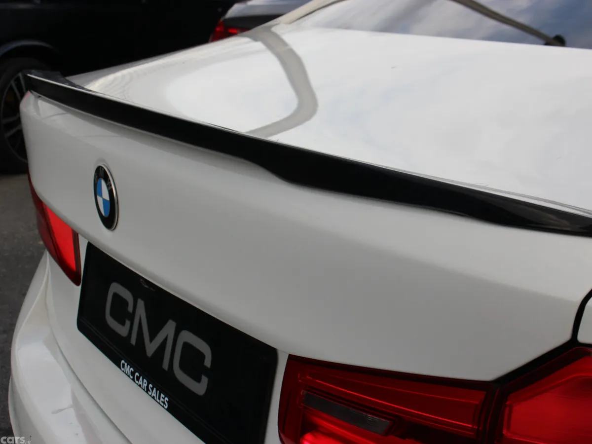 BMW 5-Series Saloon, Petrol Plug-in Hybrid, 2019, White