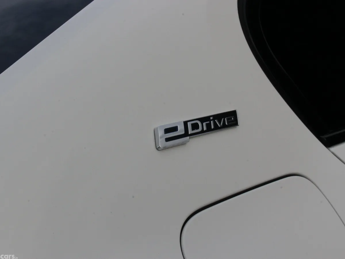 BMW 5-Series Saloon, Petrol Plug-in Hybrid, 2019, White