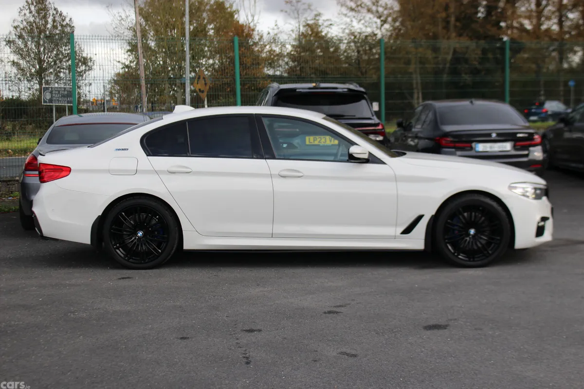 BMW 5-Series Saloon, Petrol Plug-in Hybrid, 2019, White