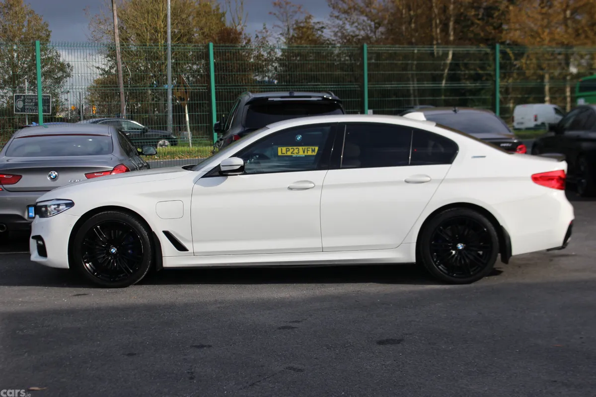 BMW 5-Series Saloon, Petrol Plug-in Hybrid, 2019, White