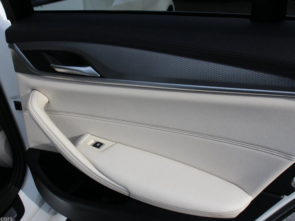 BMW 5-Series Saloon, Petrol Plug-in Hybrid, 2019, White