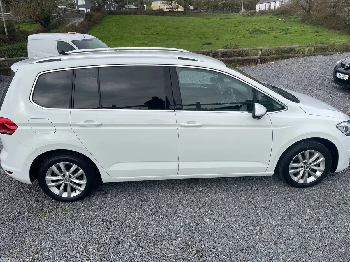 Volkswagen Touran MPV, Petrol, 2017, White
