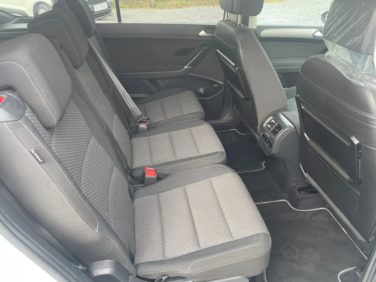 Volkswagen Touran MPV, Petrol, 2017, White