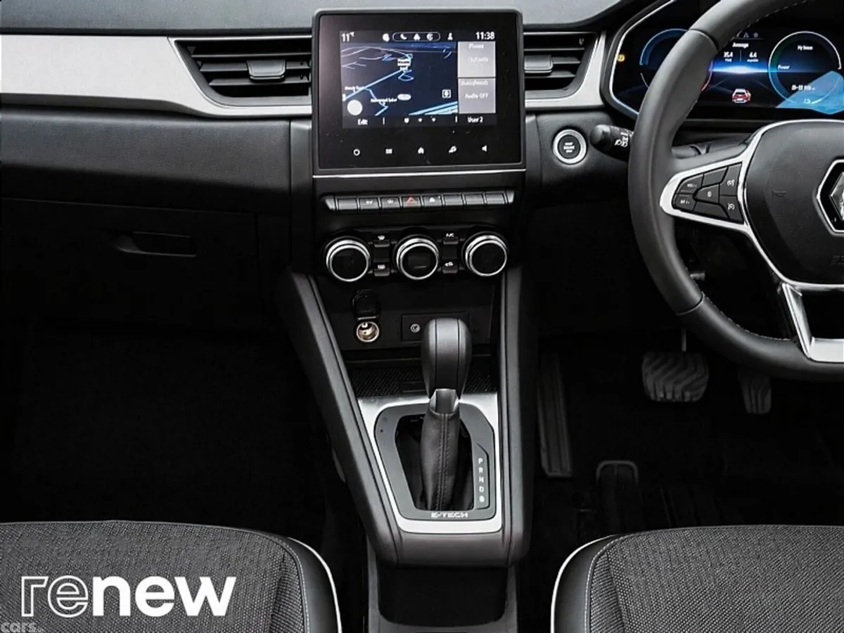 Renault Captur SUV, Petrol Plug-in Hybrid, 2023, White