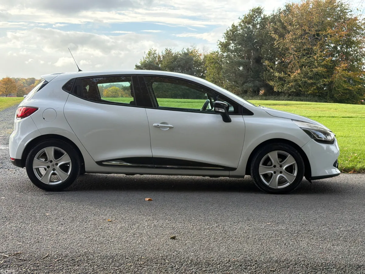 Renault Clio Hatchback, Petrol, 2016, White