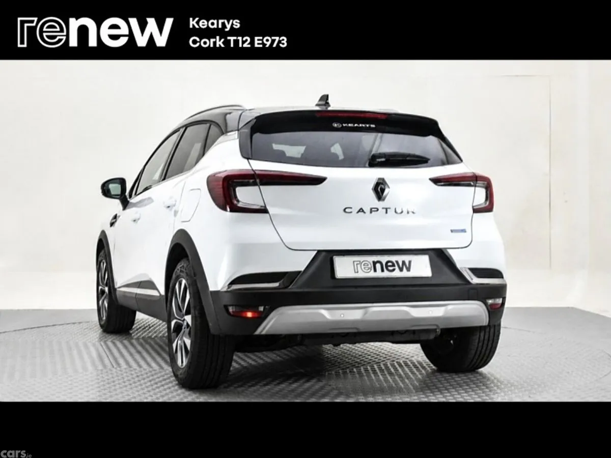 Renault Captur SUV, Petrol Plug-in Hybrid, 2023, White