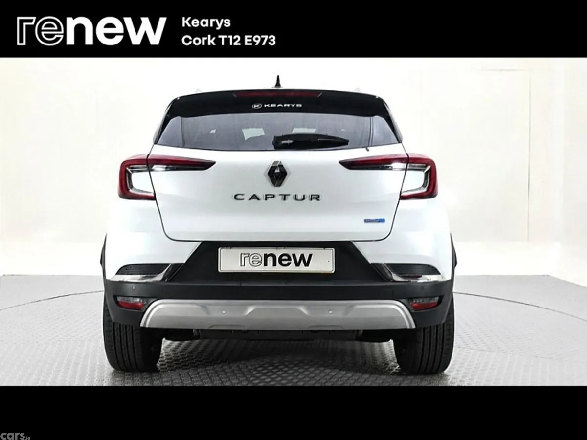 Renault Captur SUV, Petrol Plug-in Hybrid, 2023, White