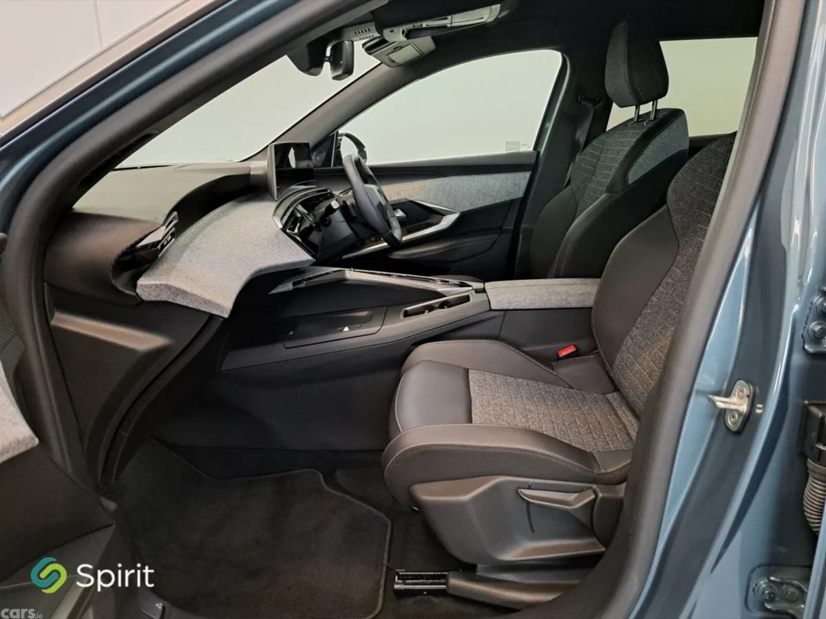 Peugeot 5008 MPV, Petrol Hybrid, 2026, Blue