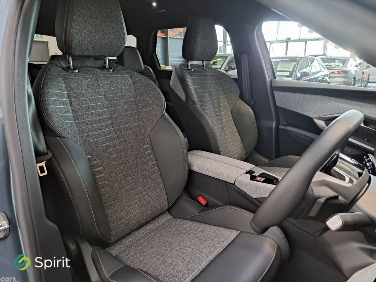 Peugeot 5008 MPV, Petrol Hybrid, 2026, Blue