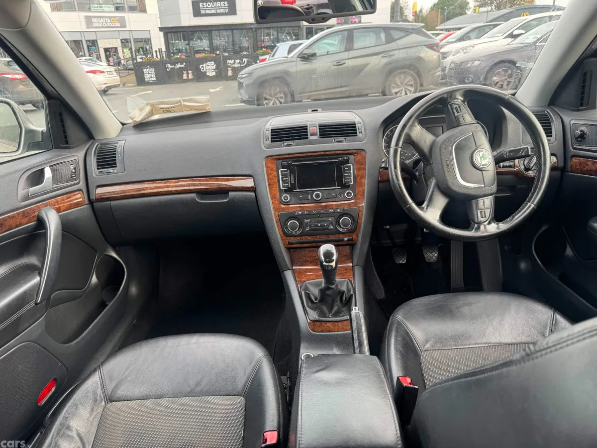 Skoda Octavia Saloon, Diesel, 2013, Beige