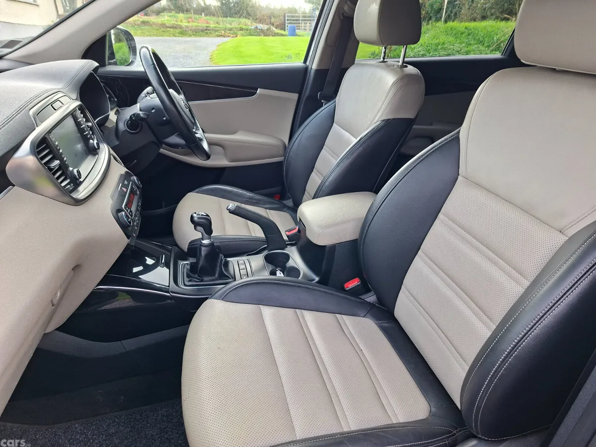 Kia Sorento SUV, Diesel, 2019, Grey