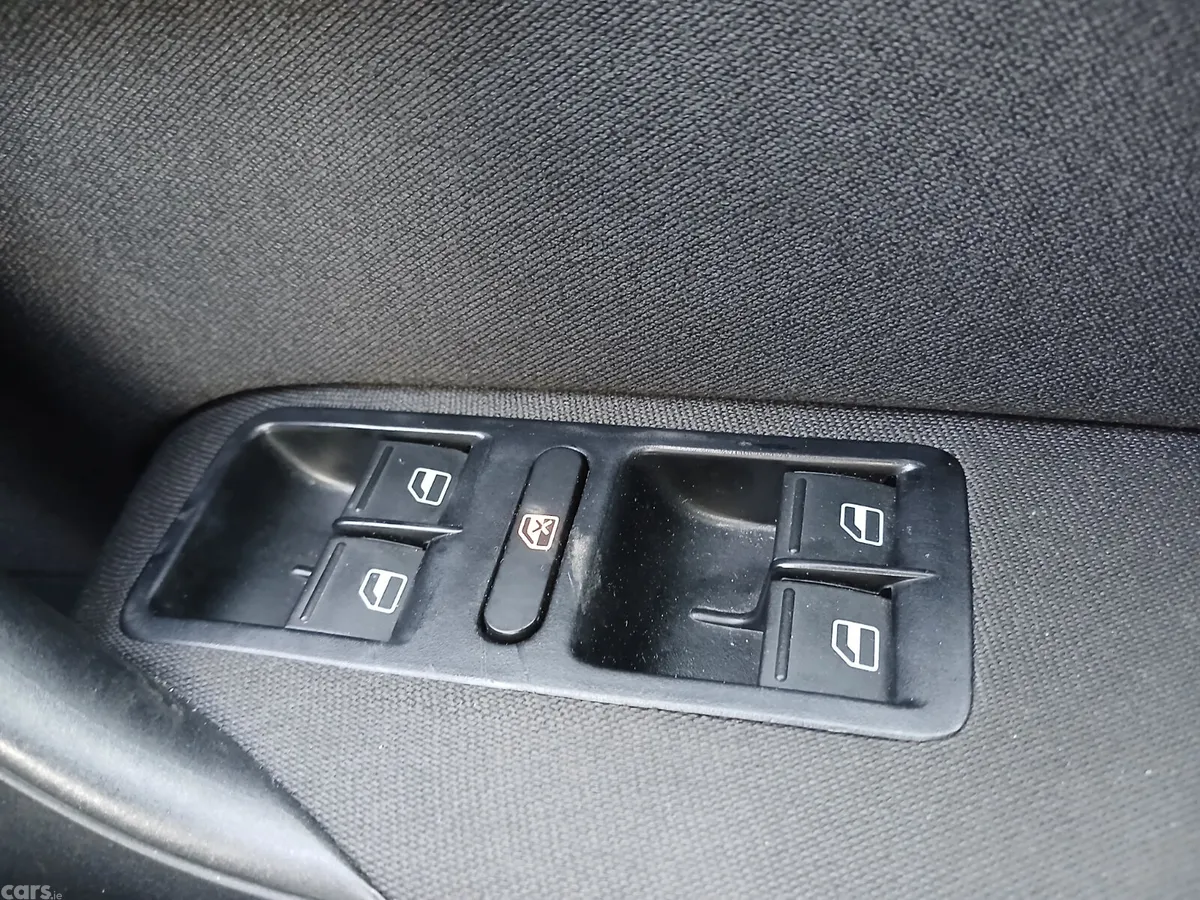 Volkswagen Polo Hatchback, Petrol, 2013, White