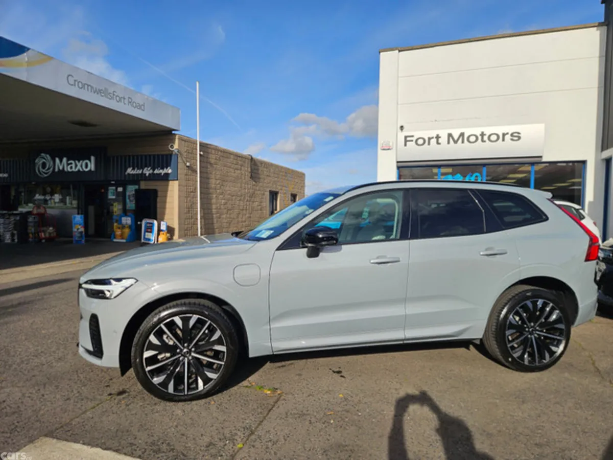 Volvo XC60 Estate, Petrol Plug-in Hybrid, 2026, Grey