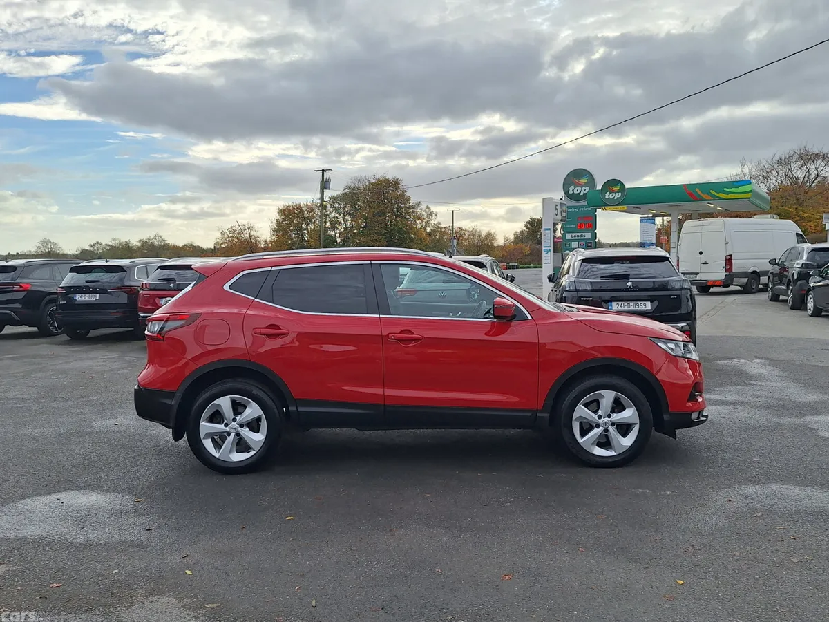 Nissan Qashqai MPV, Diesel, 2020, Red