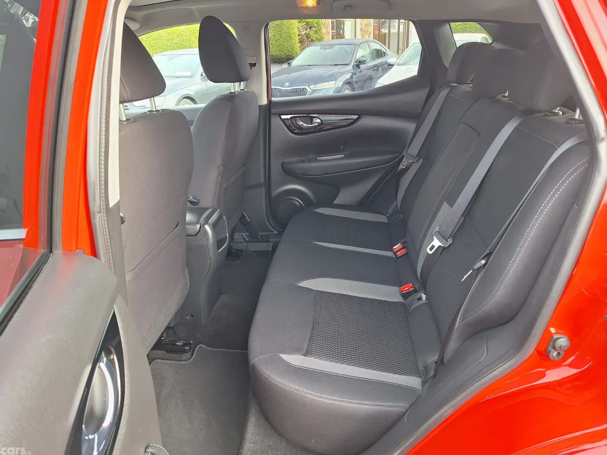 Nissan Qashqai MPV, Diesel, 2020, Red