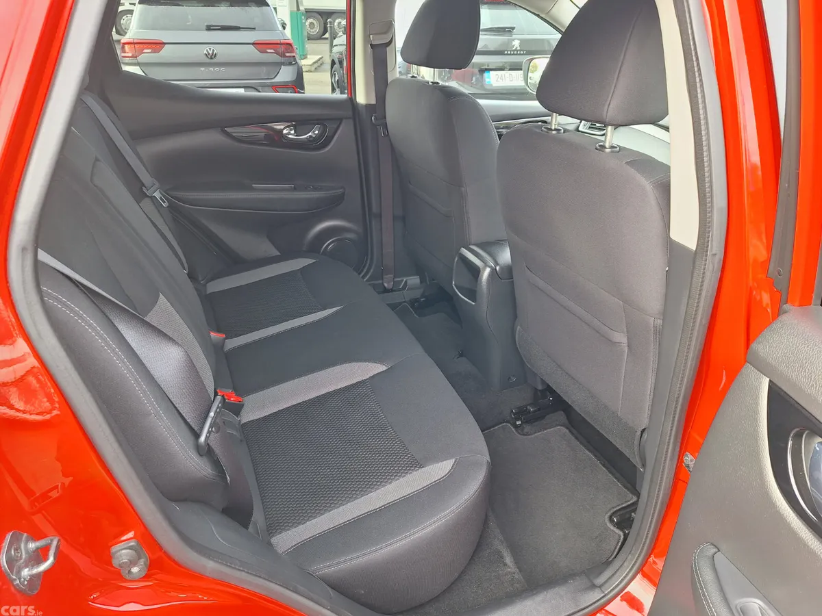 Nissan Qashqai MPV, Diesel, 2020, Red