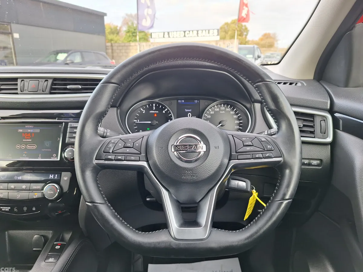 Nissan Qashqai MPV, Diesel, 2020, Red