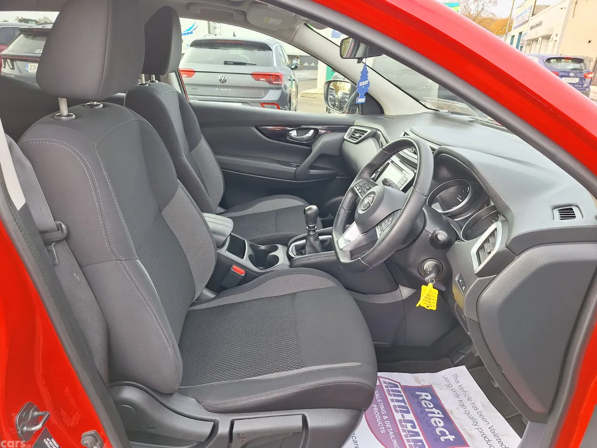 Nissan Qashqai MPV, Diesel, 2020, Red