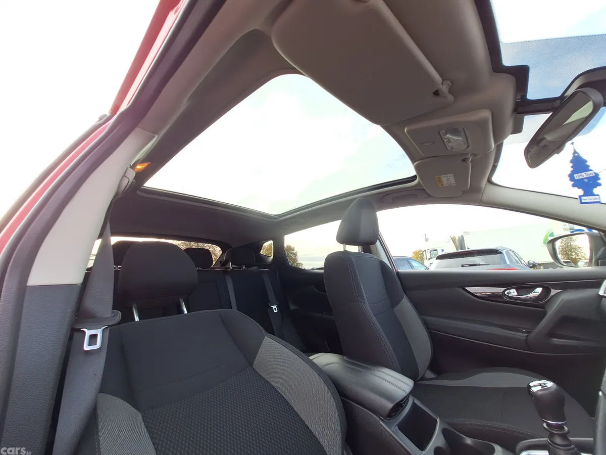 Nissan Qashqai MPV, Diesel, 2020, Red