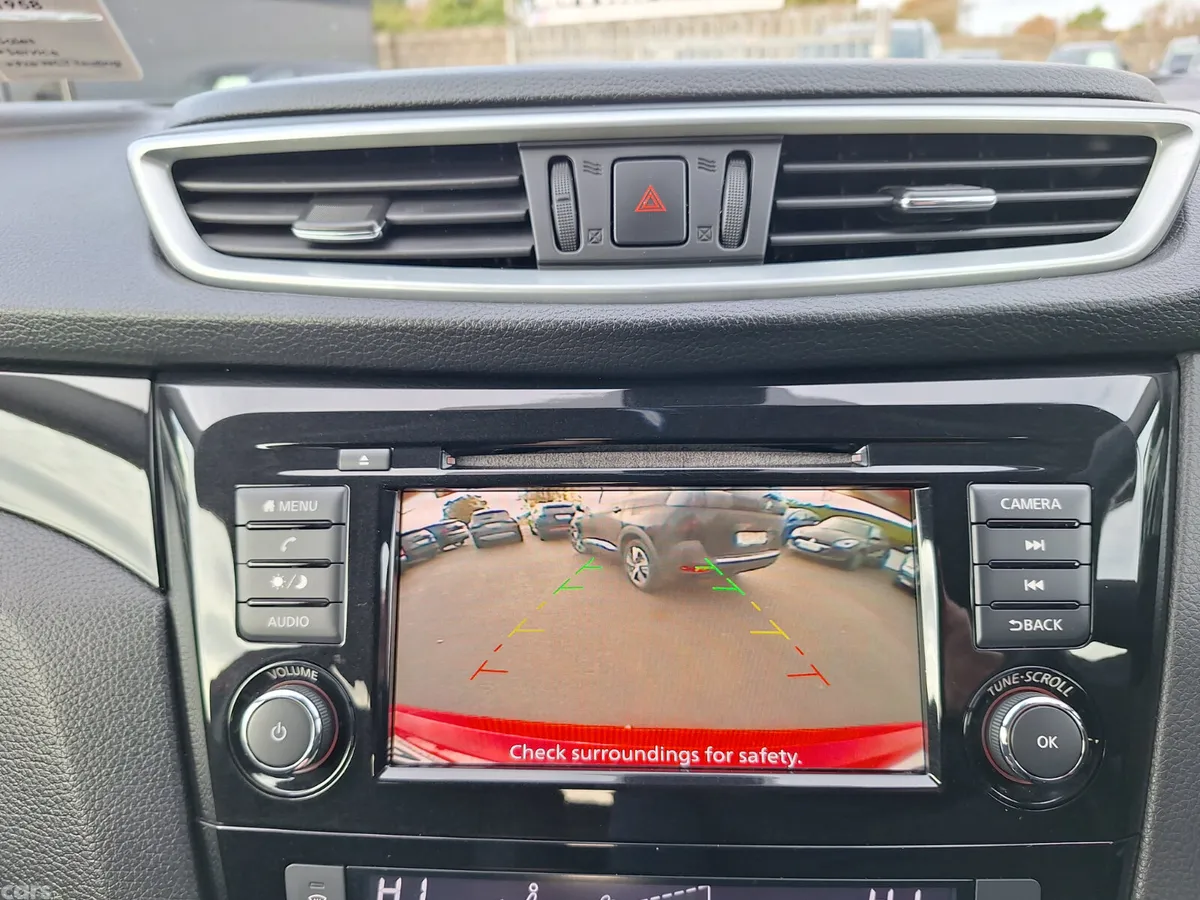 Nissan Qashqai MPV, Diesel, 2020, Red