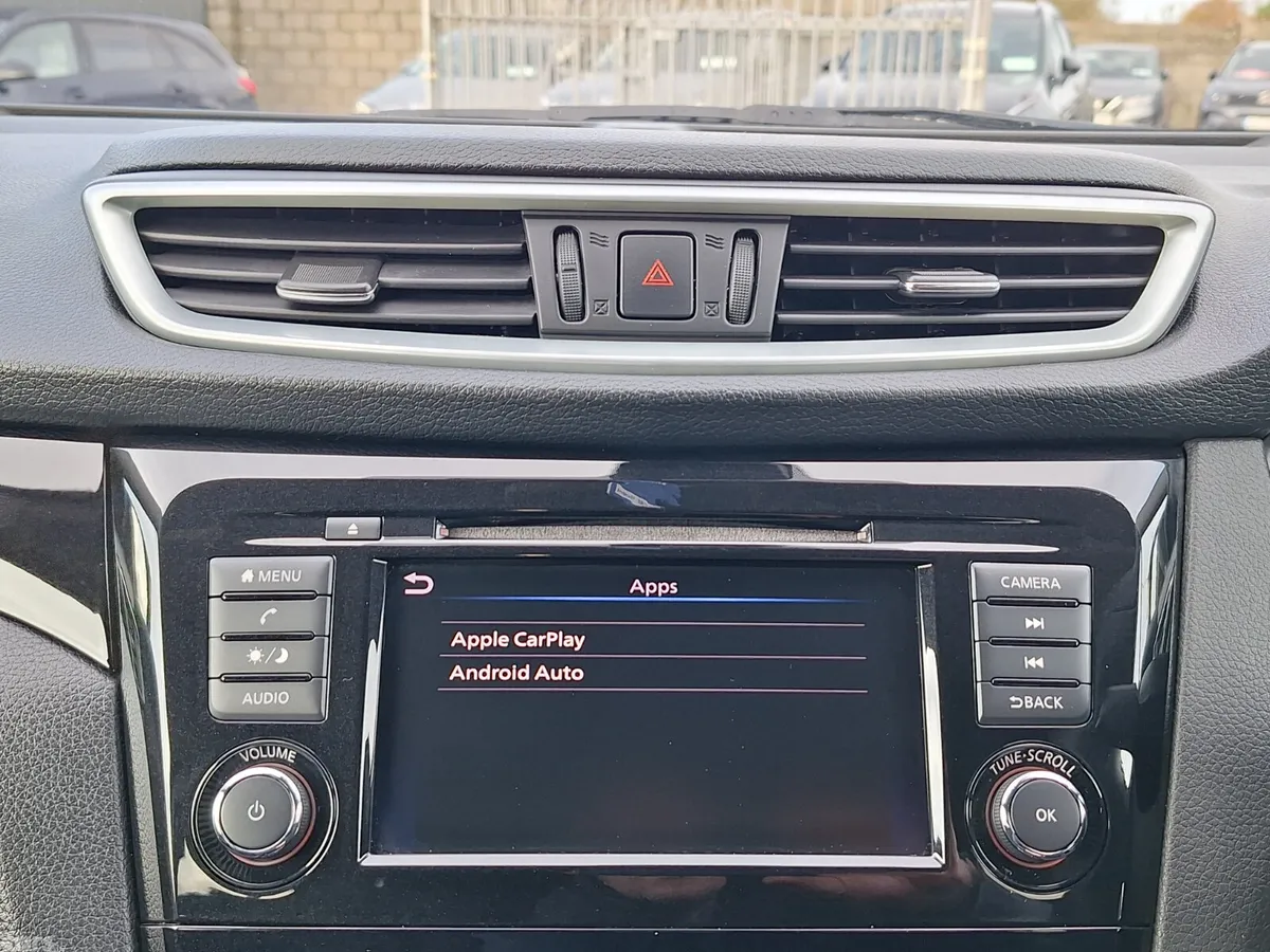 Nissan Qashqai MPV, Diesel, 2020, Red