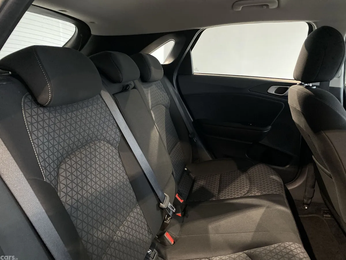 Kia Ceed Hatchback, Diesel Hybrid, 2021, Black
