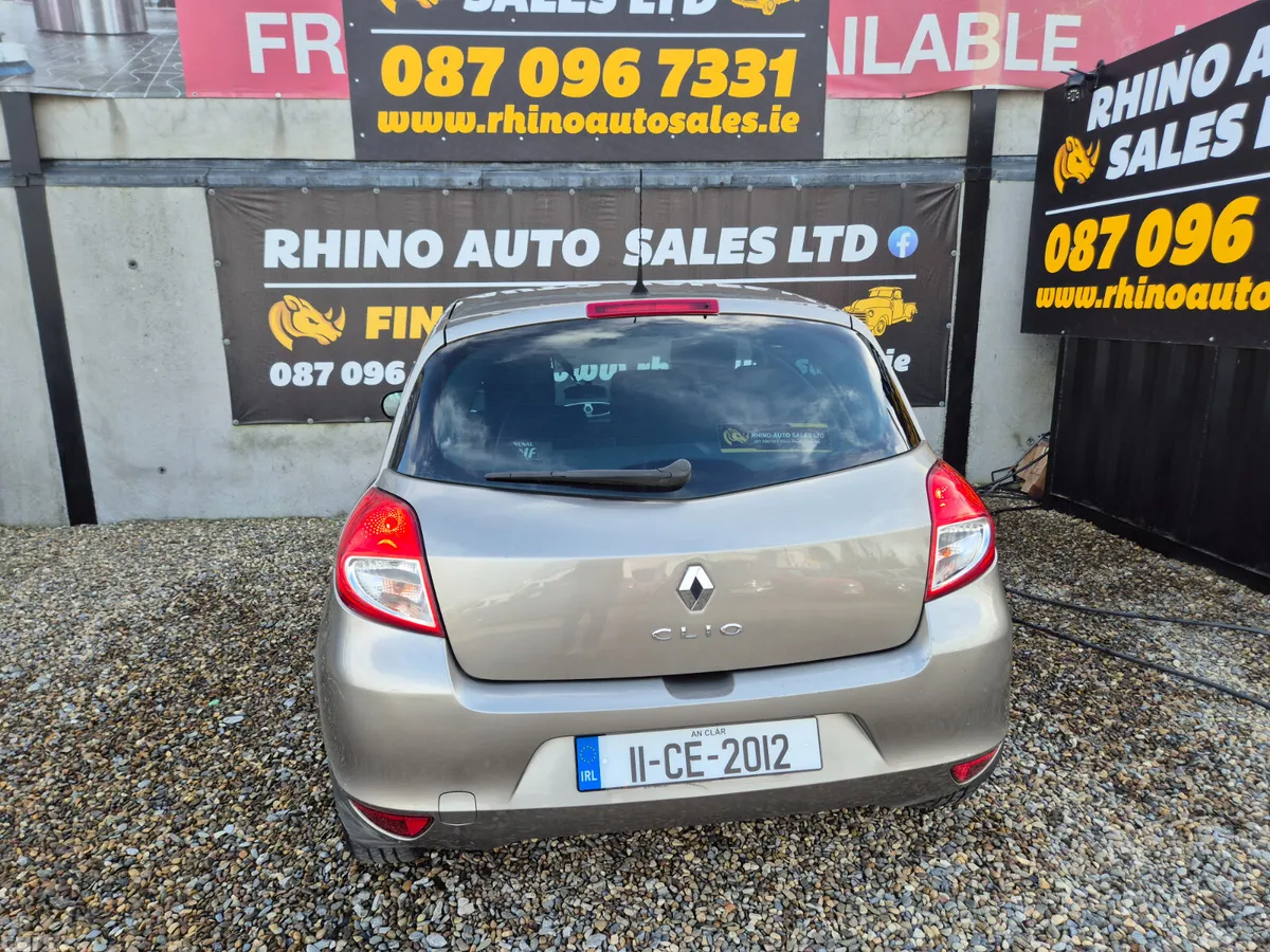 Renault Clio Hatchback, Petrol, 2011, Gold