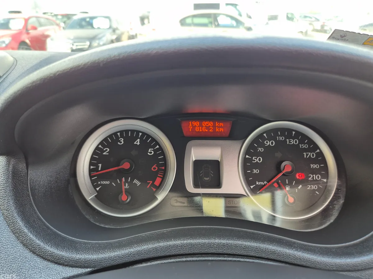 Renault Clio Hatchback, Petrol, 2011, Gold