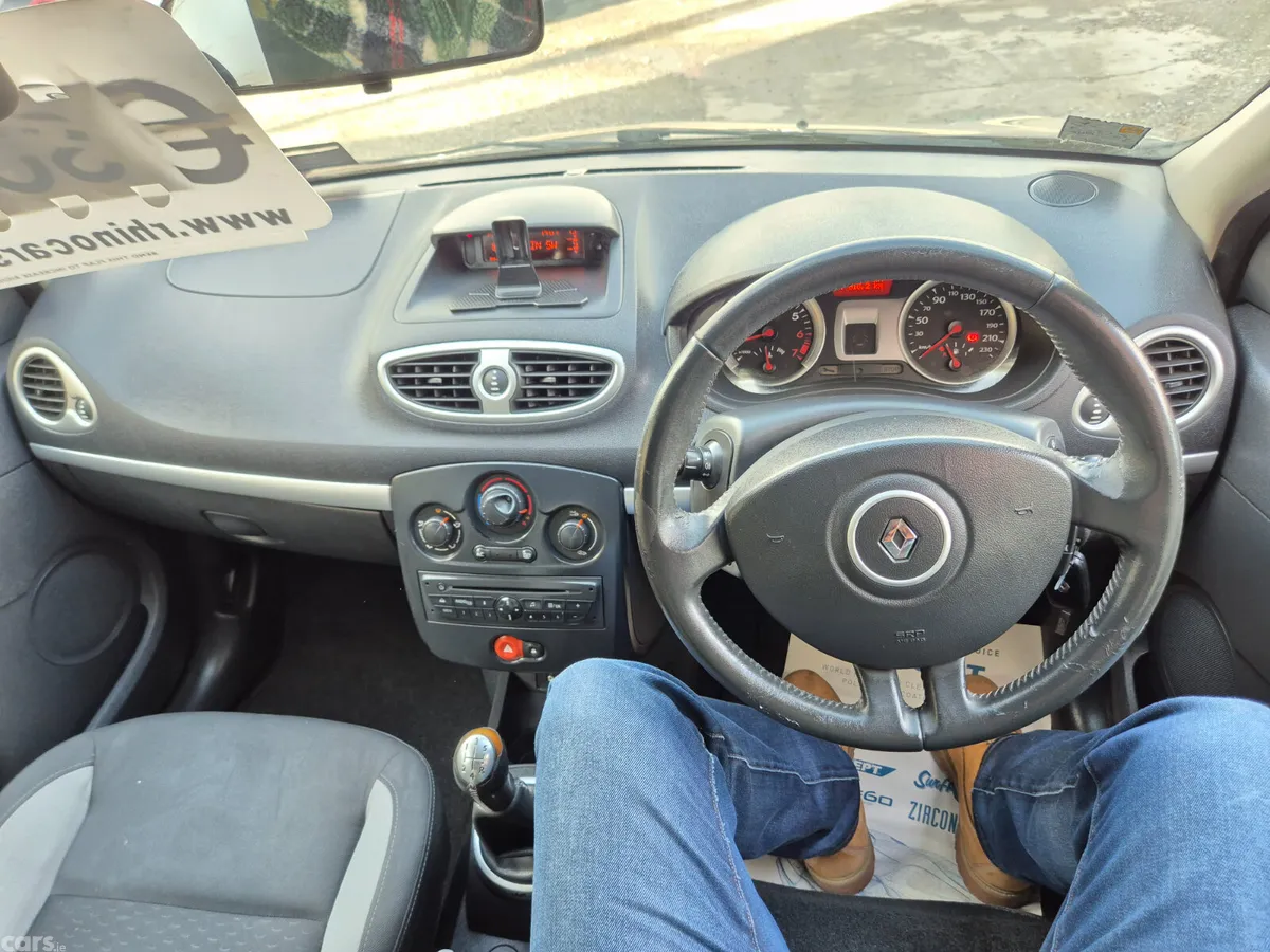 Renault Clio Hatchback, Petrol, 2011, Gold